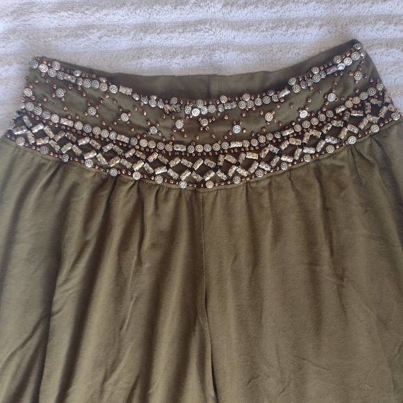 L'POGEE Women’s Size L olive green Embellished Beaded Wide Capri Pants - Picture 2 of 5
